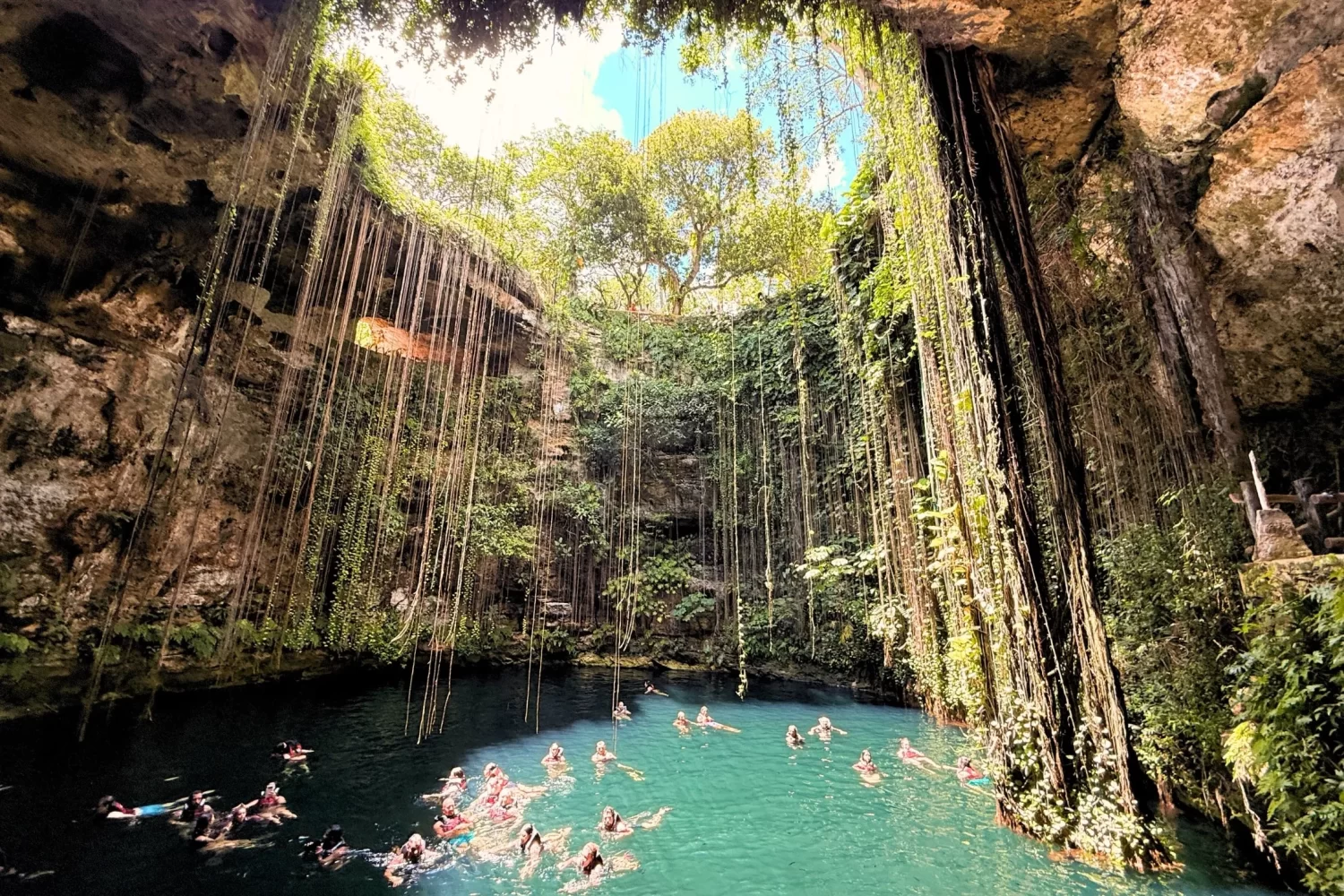 セノーテ・イキル