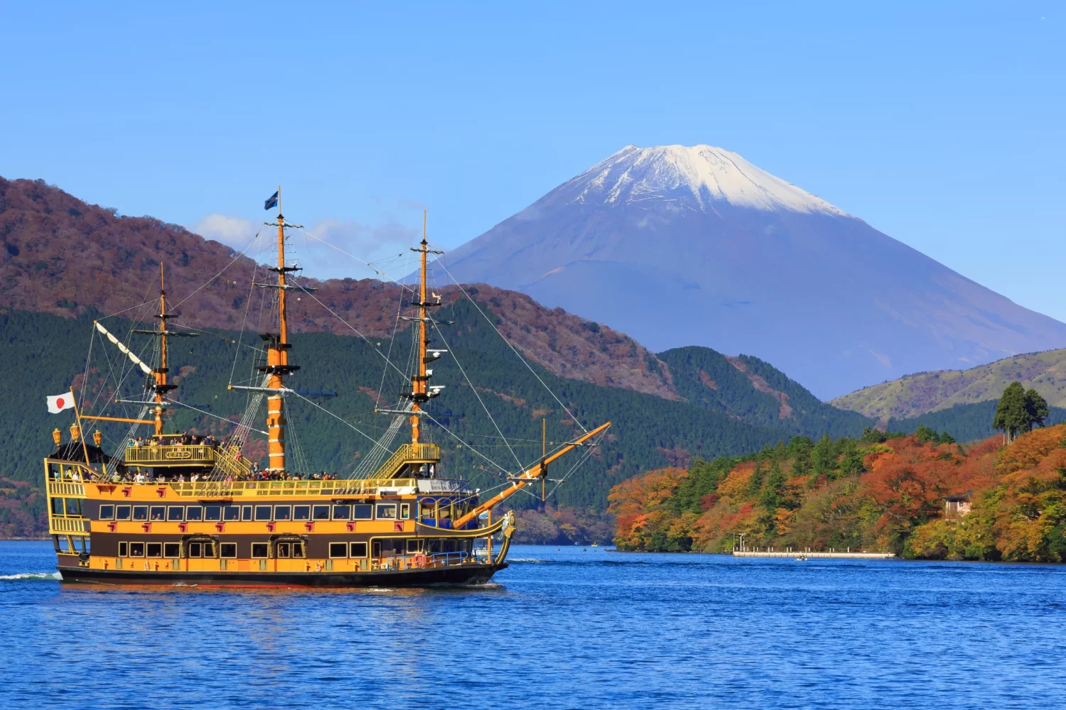 Lago Ashi Japão